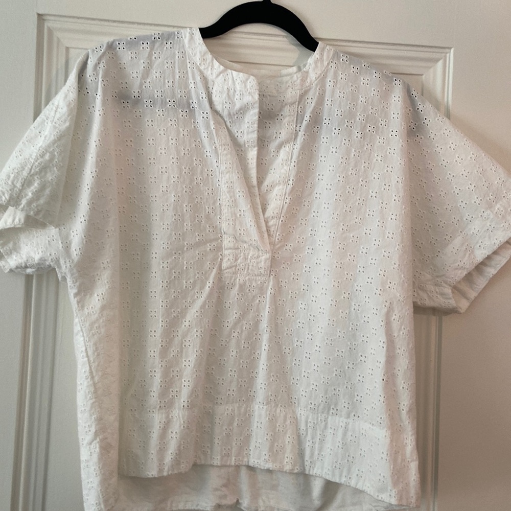 Aritzia Wilfred eyelet top split neck